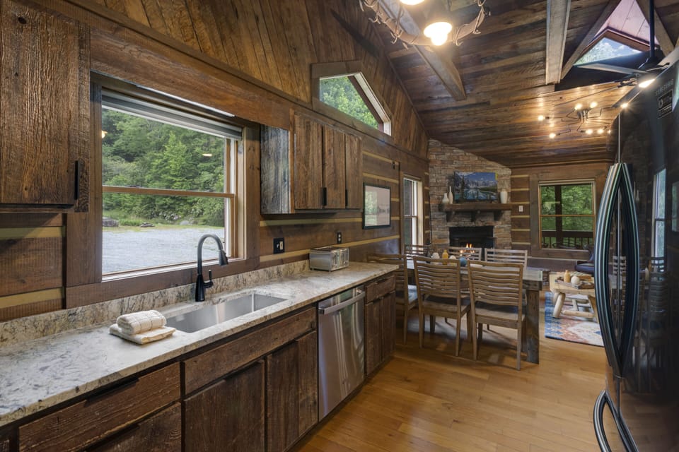 Custom Details Throughout Eagle Ridge Creek