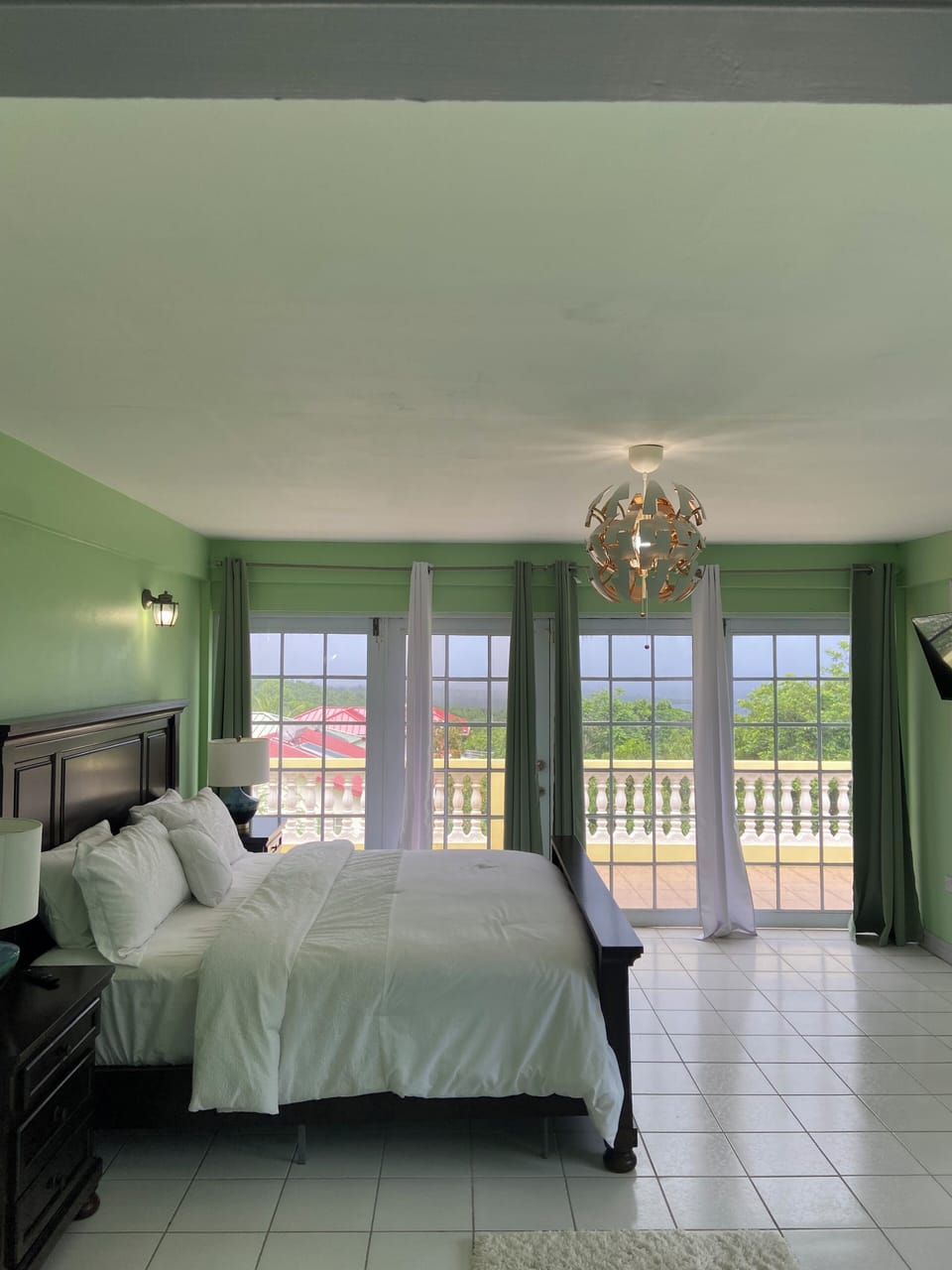 Ocean. View King Master bedroom