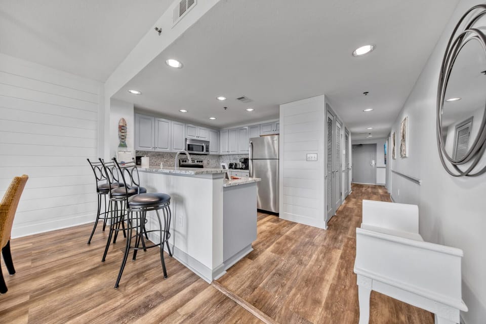 Fully stocked kitchen, stainless steel appliances