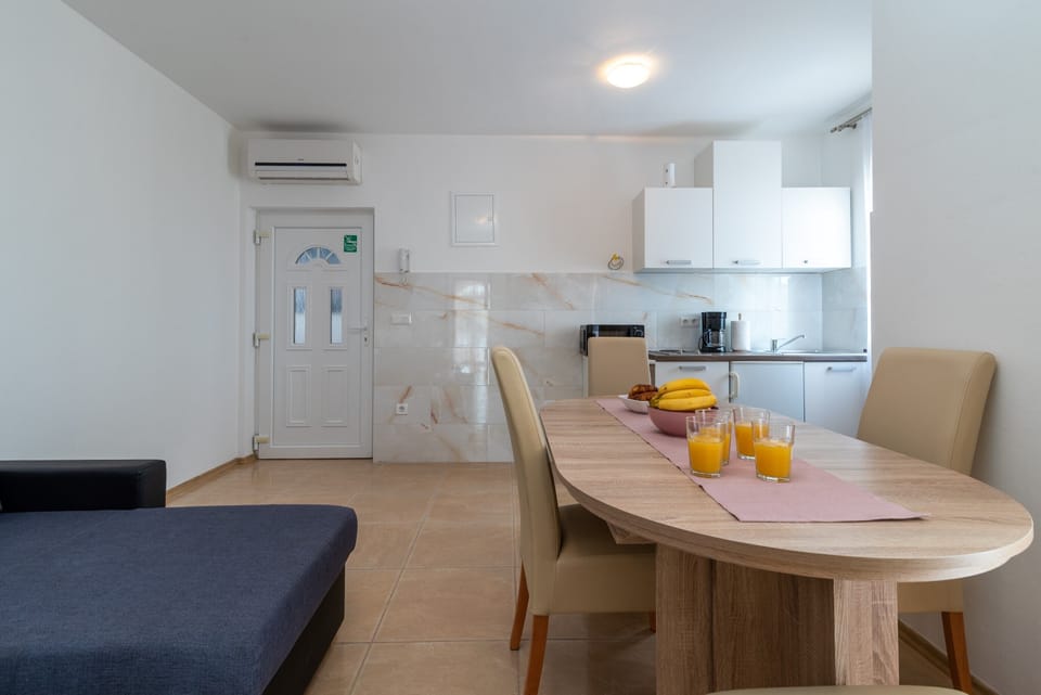 Dining area & living room