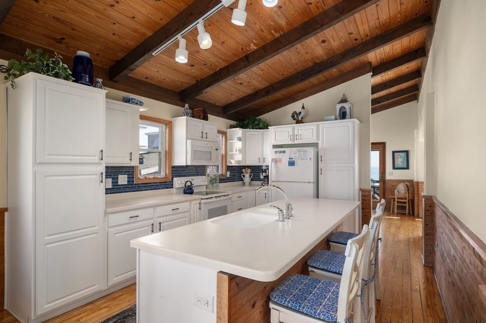 SNH325: Moonshadow | TL Kitchen Area - Island Seating for 3