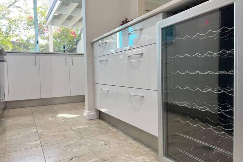 Kitchen ( wine fridge)