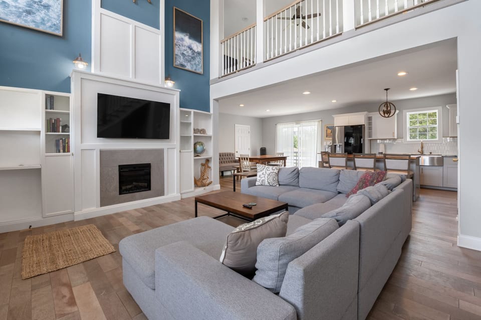 WE16: Spoon Haven | Level 2 Living Area