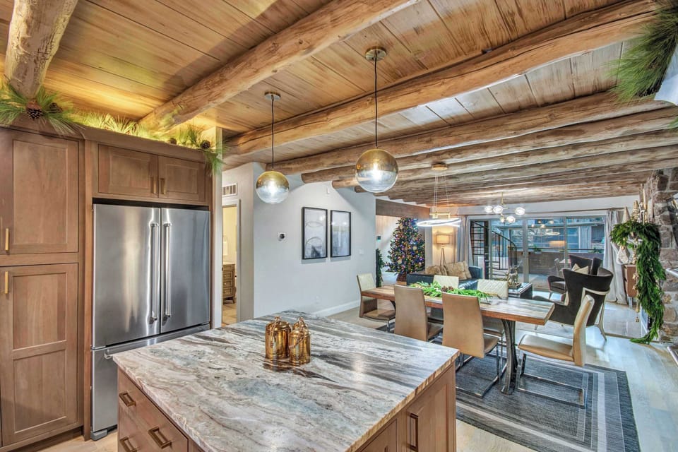 Large Luxury Kitchen with large island (main level)