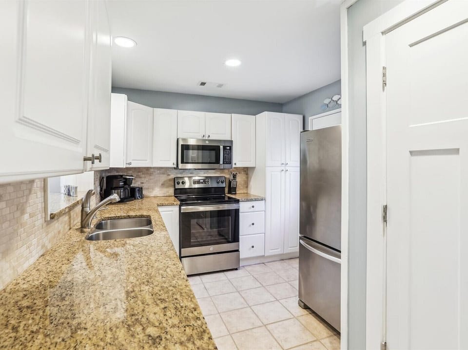 Kitchen at 604 Queens Grant