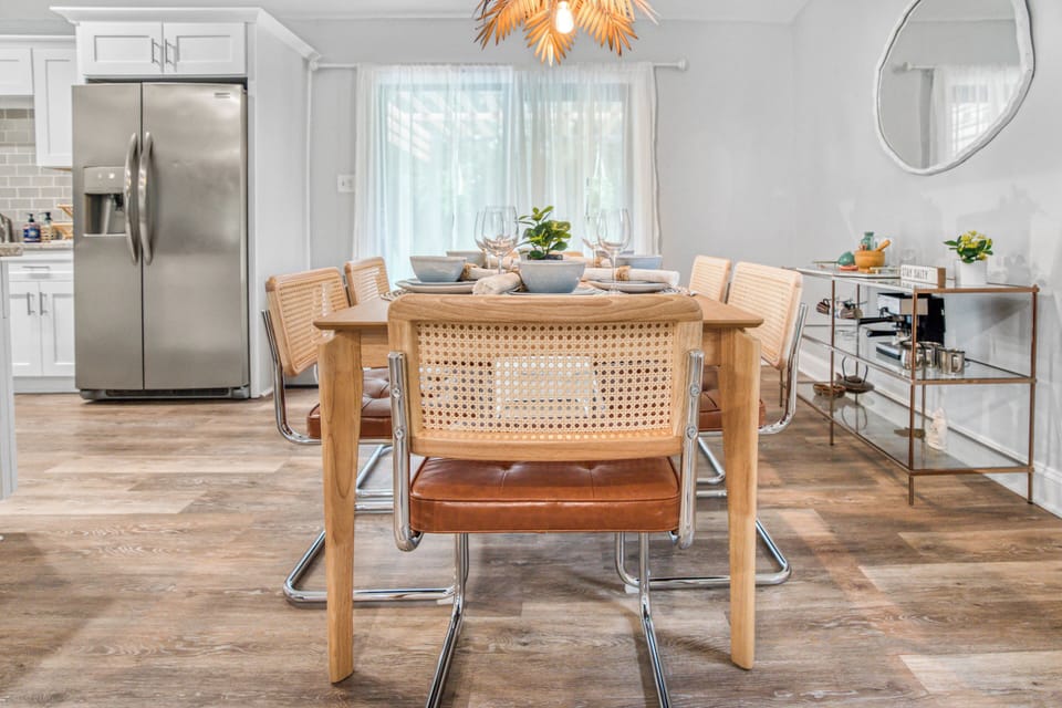 Elegant dining table, chairs and tableware set that accommodates up to 6 people.