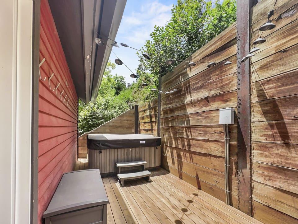 Experience the ultimate Park City getaway! This private hideaway offers a hot tub, stunning mountain views, and a gorgeous deck. Walk to Main Street, shops, and dining, with easy trolley access to the slopes.