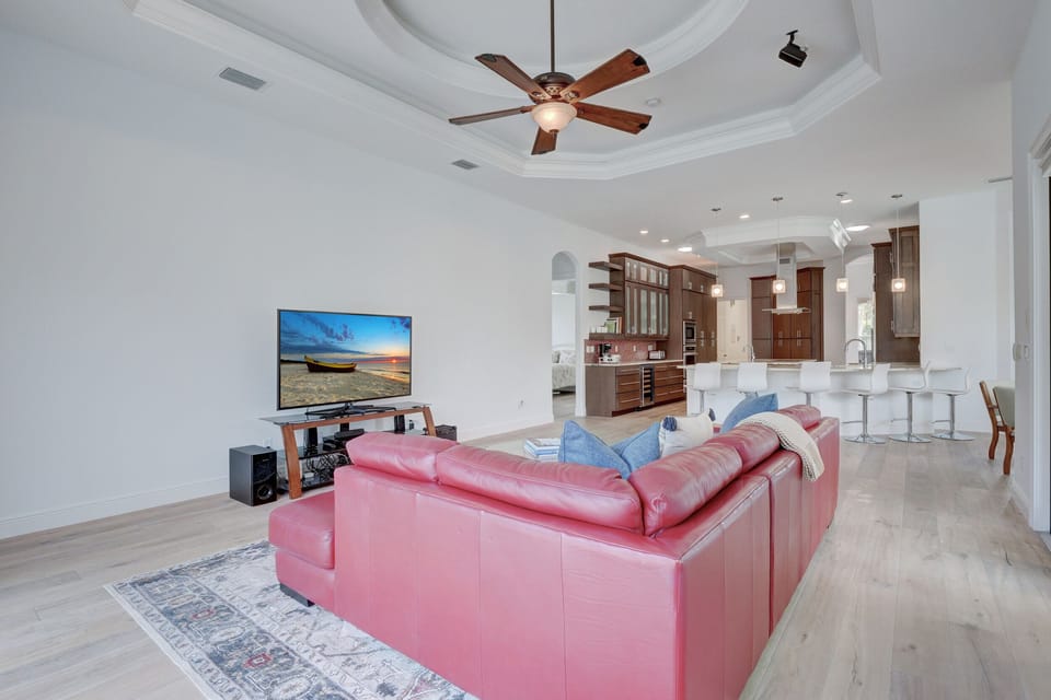 Palm Paradise living room looking into open kitchen