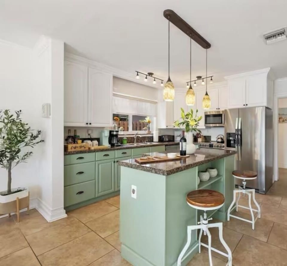 Fully equipped kitchen