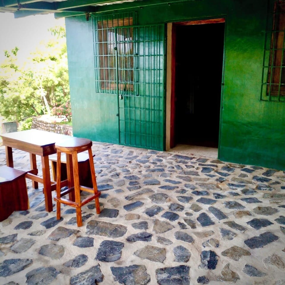 The Terrace with Amazing View of The Surf at Multiple Breaks / Choose your break