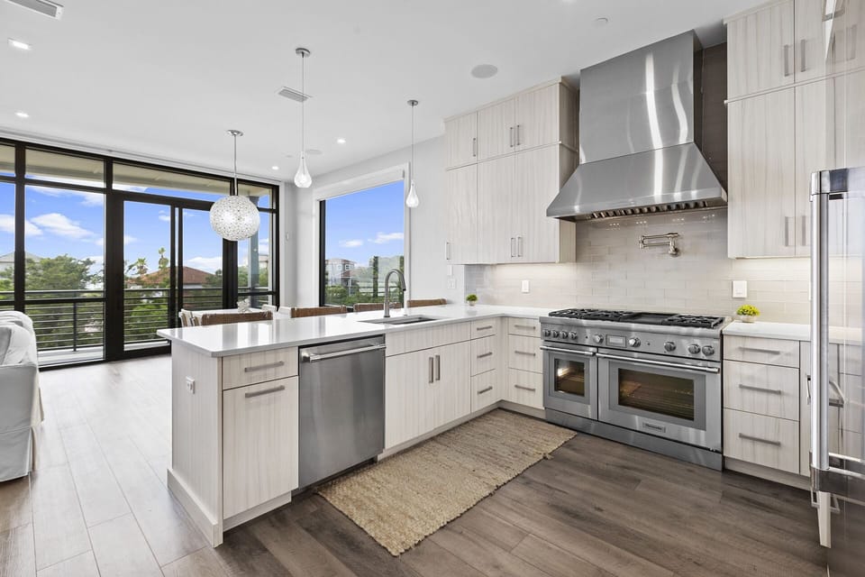 23-Modern-30A-Kitchen-Alt