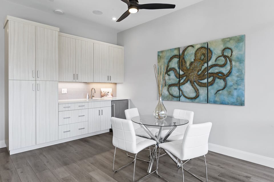 23-Modern-30A-Wet-Bar