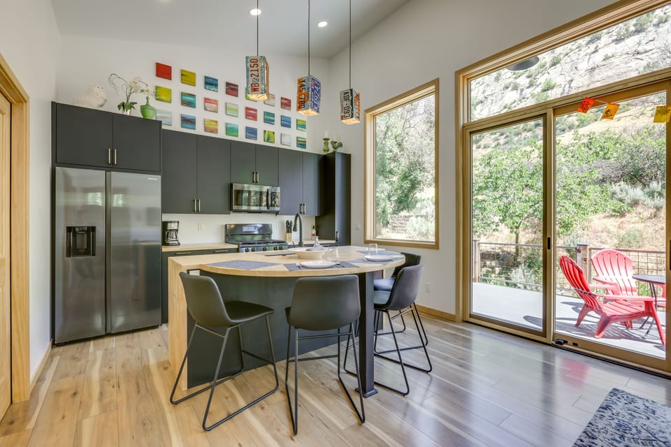 Kitchen | Trash Bags & Paper Towels | Ice Maker | Coffee Maker