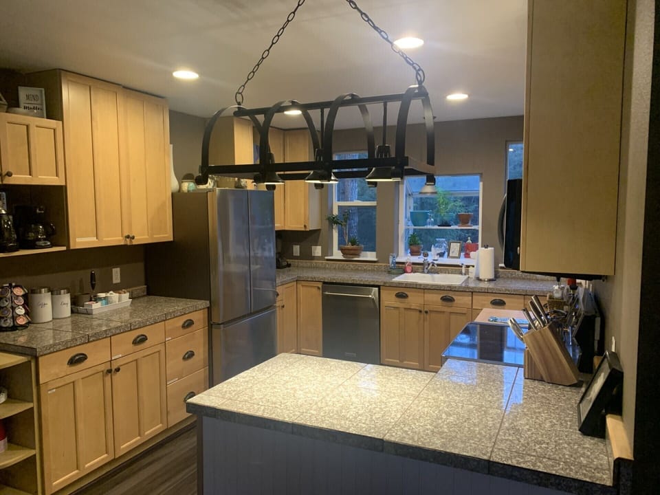 Kitchen (Middle Floor)