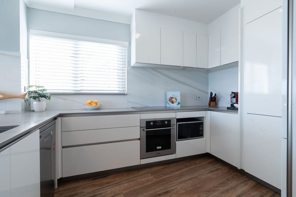 Modern Kitchen: including dishwasher /oven/cook top and microwave