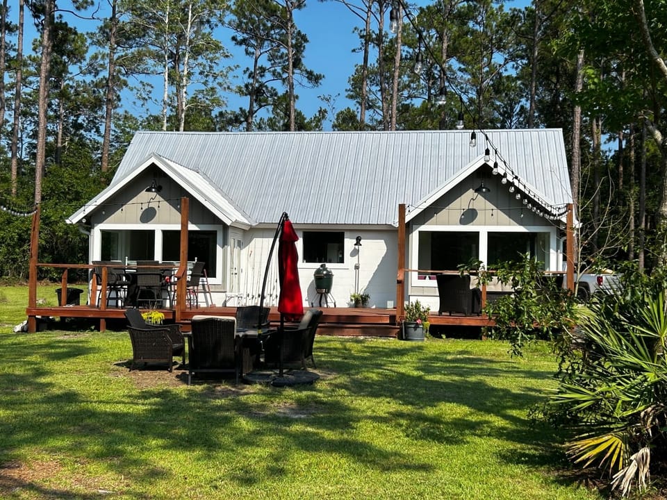 Back of house faces the water 