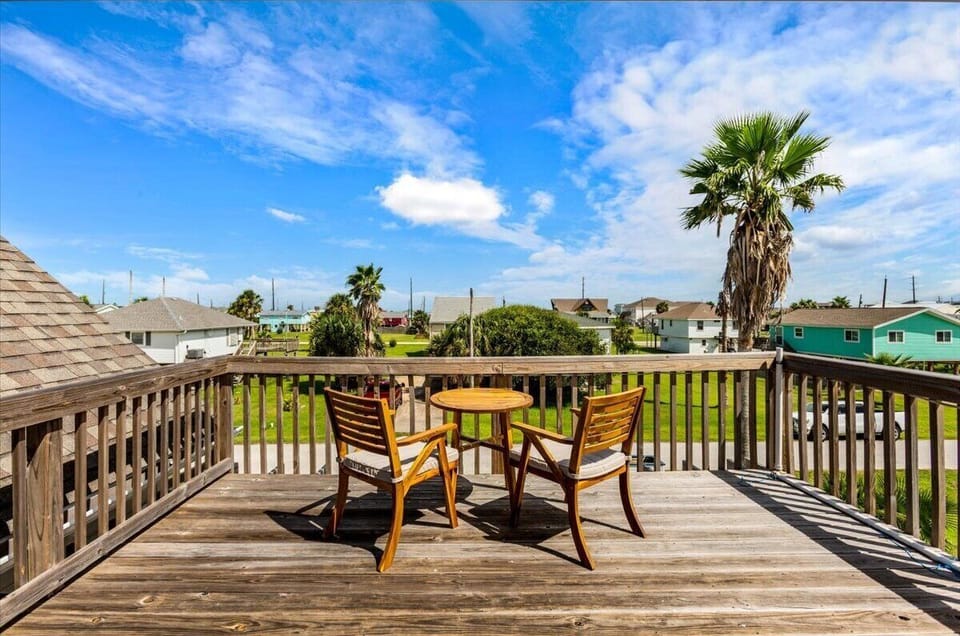Unwind on the deck with scenic views and refreshing seaside breezes!