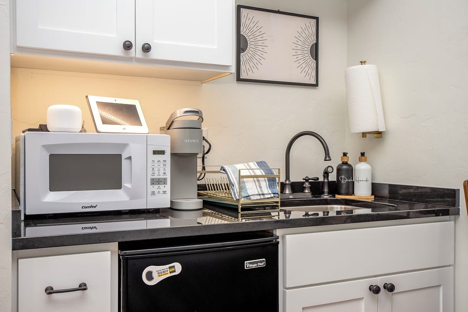 Kitchenette - Alt View