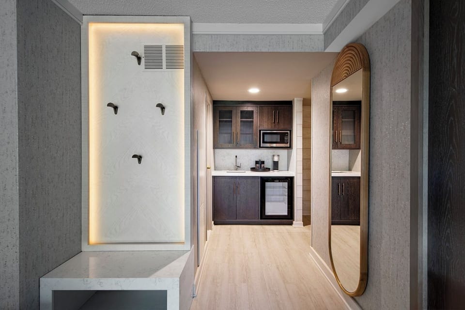 Fix quick snacks and drinks with the convenient in-room kitchenette.