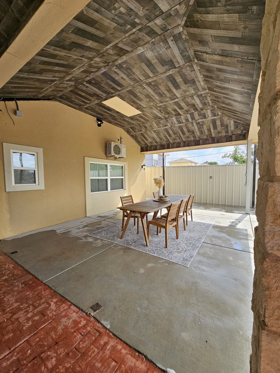 Outdoor dining