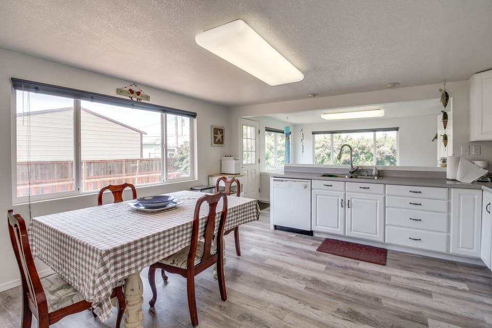 Kitchen | Cooking Basics | Coffee Maker | Stove/Oven