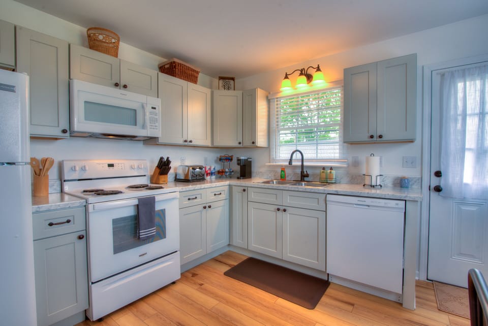With plenty of counter space and all the necessary appliances and cookware, you have everything you need to create delicious meals during your stay.
