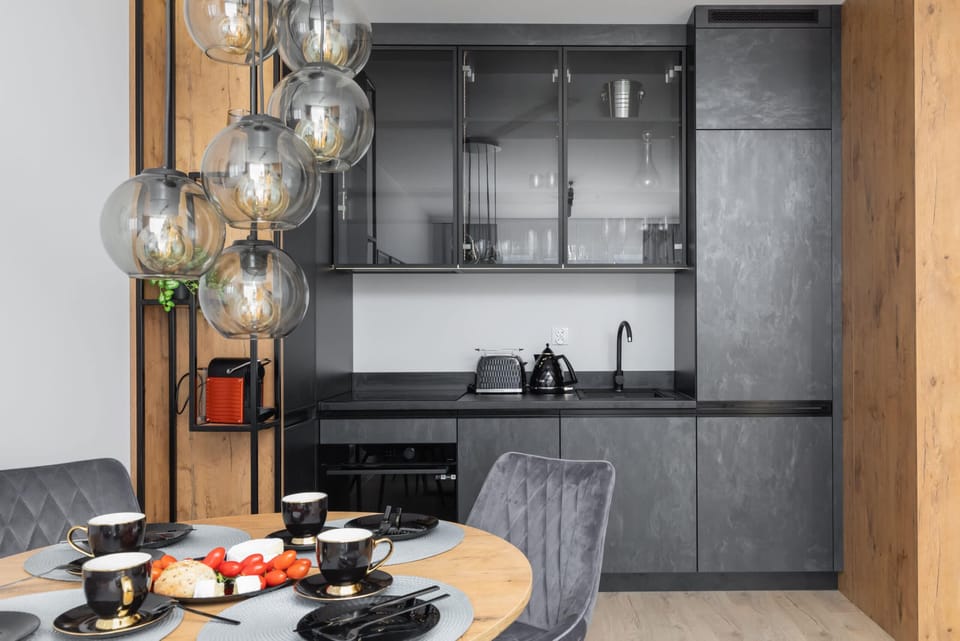 Kitchenette with plenty of kitchen utensils and dishes. 