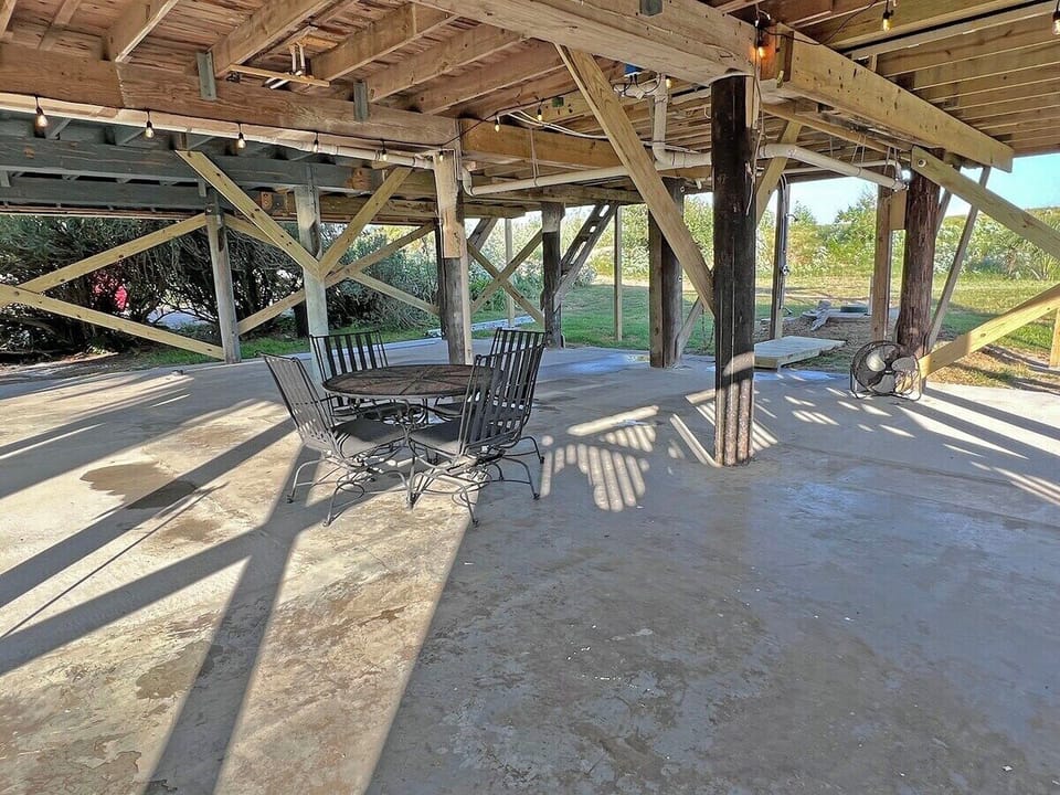 Great hangout area underneath