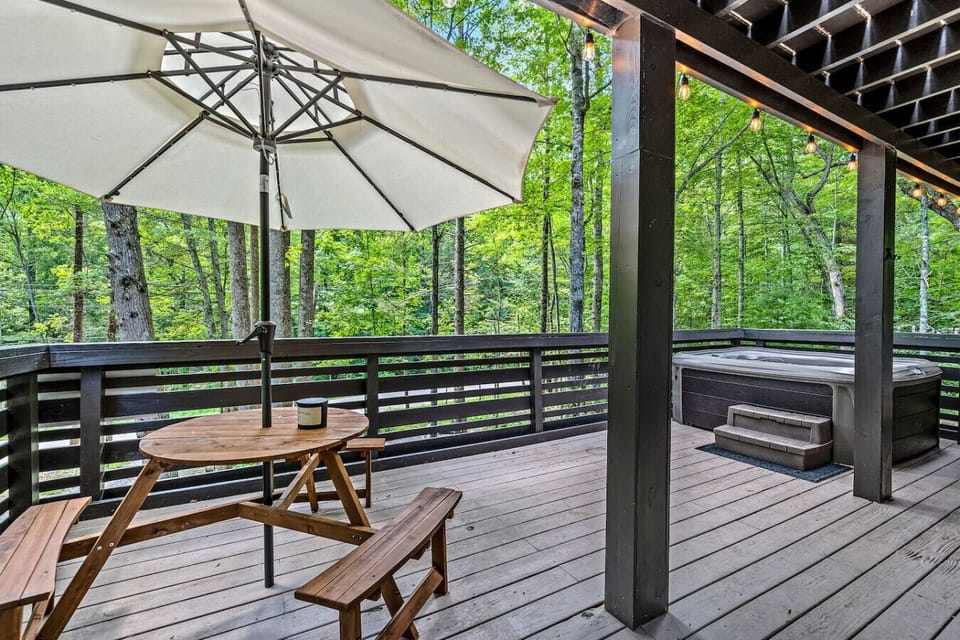There is also a picnic table located on the front porch. BBQ Grill is conveniently located just off the porch and is perfect for an outdoor cookout.