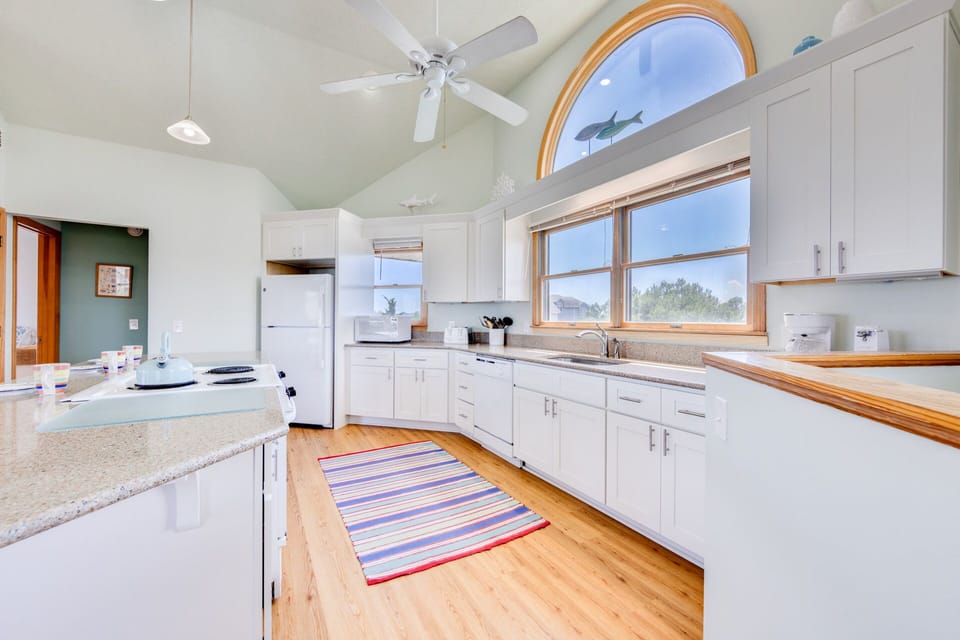 13-Surf-Or-Sound-Realty-148-Summer's Wind Salvo-Kitchen-05