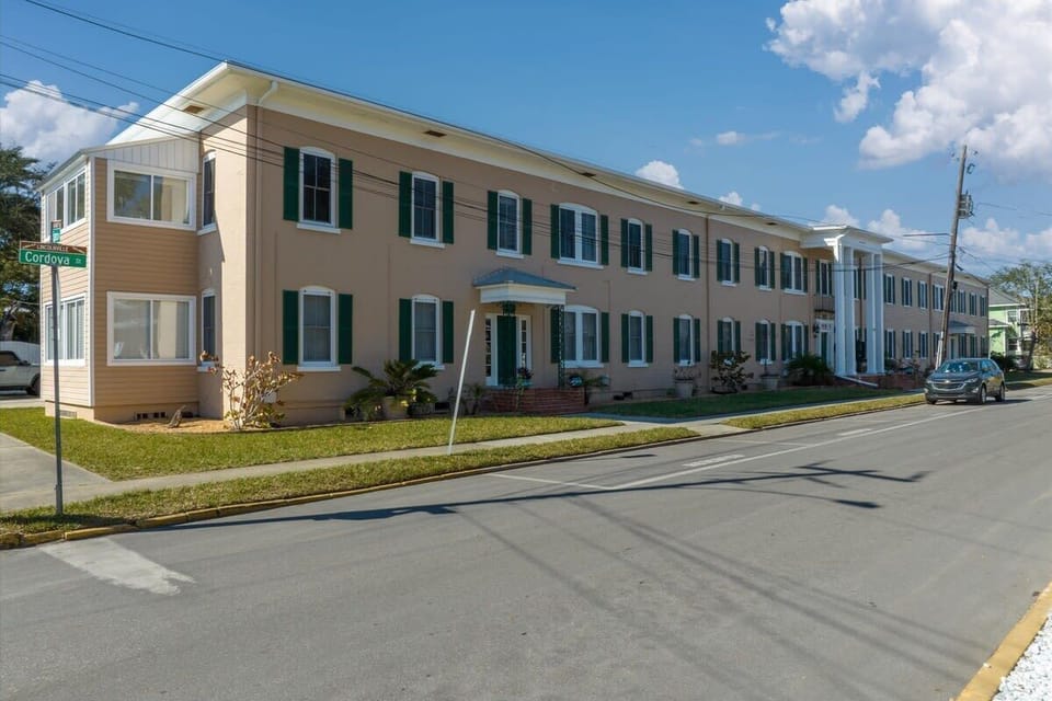 Lakeview Condos offer the ideal location for your "park and walk" visit to the Nation's Oldest City