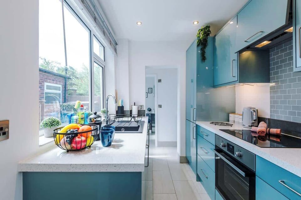 The kitchen benefits from all the essentials for a short or long stay.