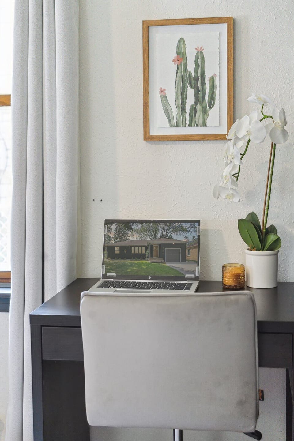 Workstation in King room on main floor. (Laptop not included)