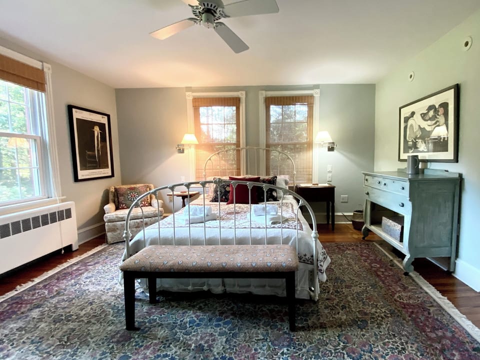 Master bedroom with queen size bed