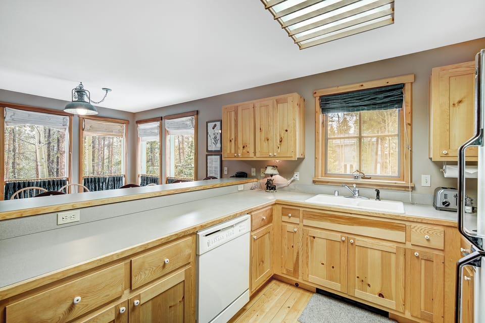 Indoors, Kitchen, Sink, Sink Faucet, Cabinet