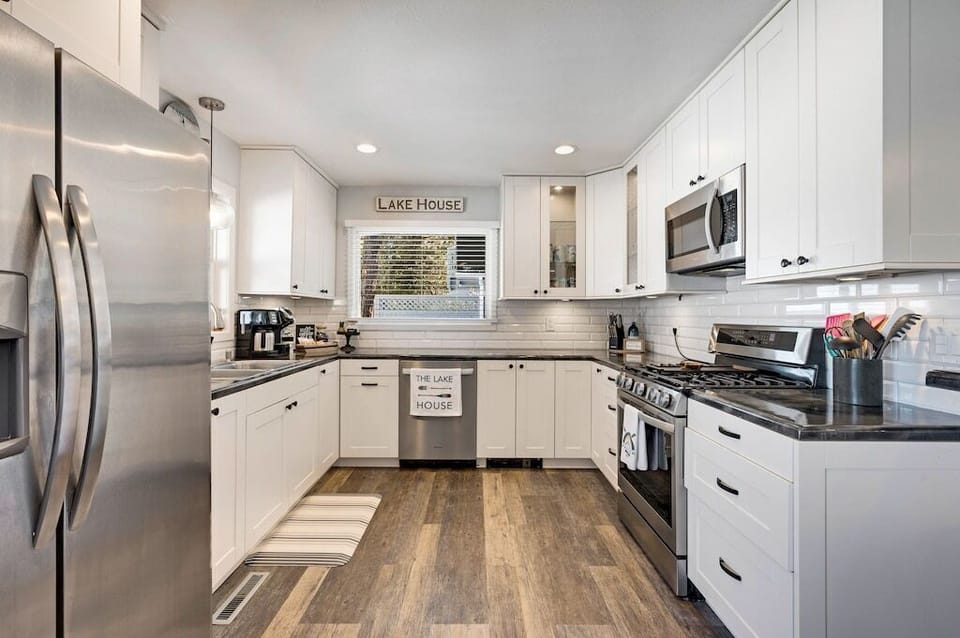 Fully stocked kitchen to enjoy making your favorite meals 