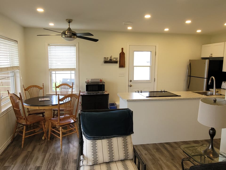 Dining/Kitchen