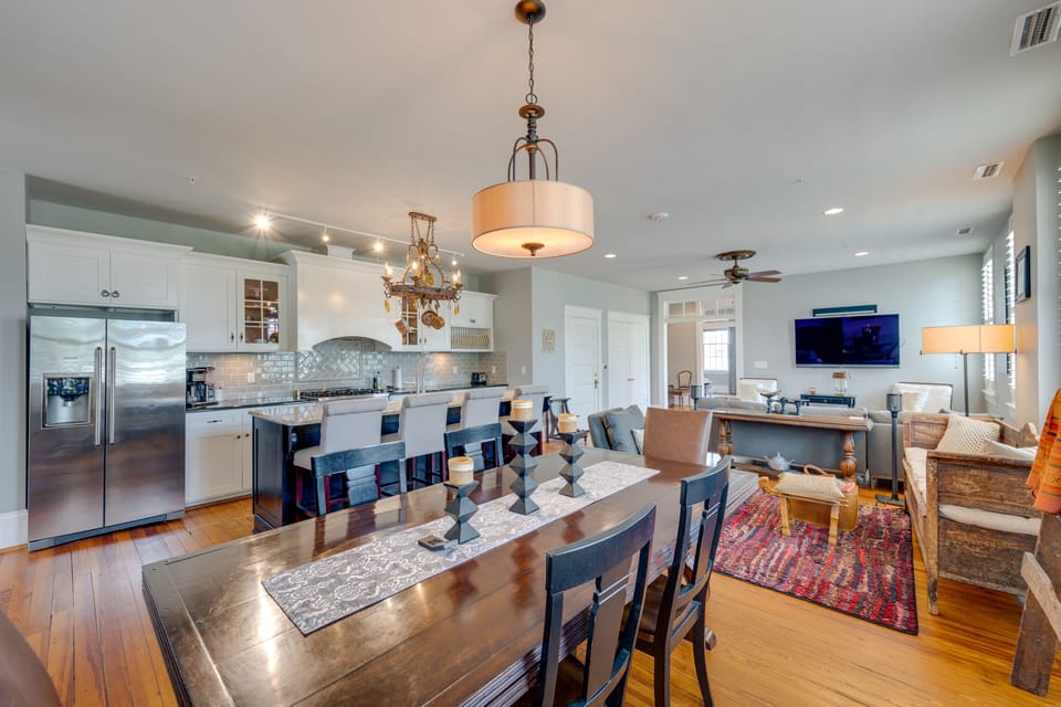 Dining Area | Dishware/Flatware Provided | Free WiFi