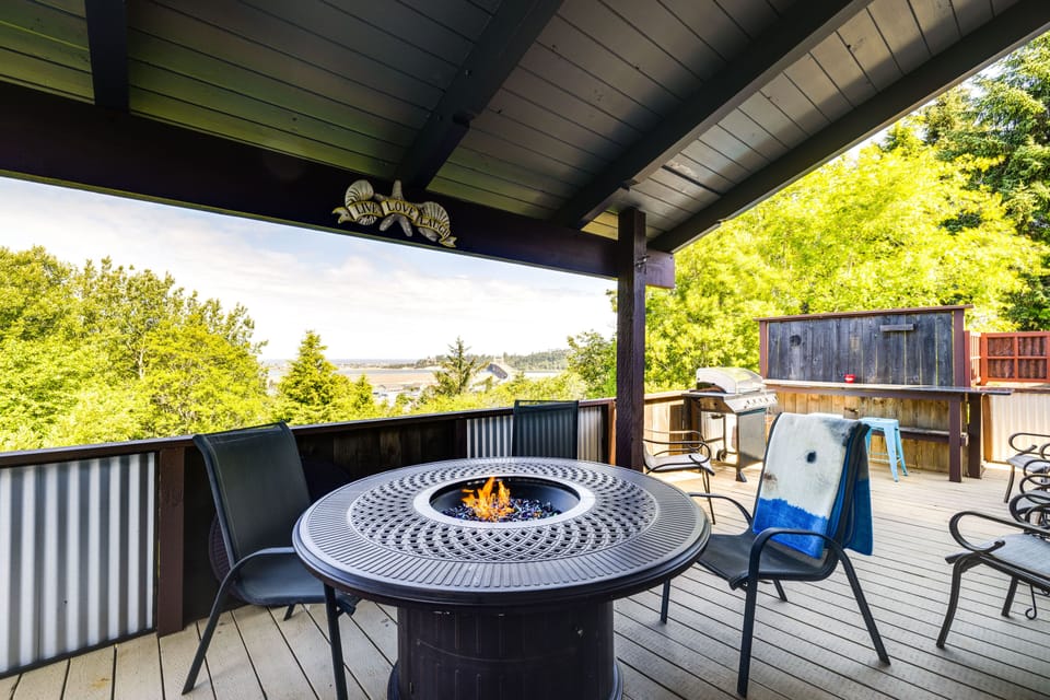 Fire Table | Outdoor Dining | Propane Grill | Views