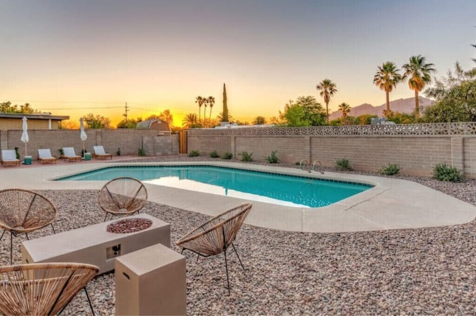 Enjoy Tucson's amazing sunset views from the backyard