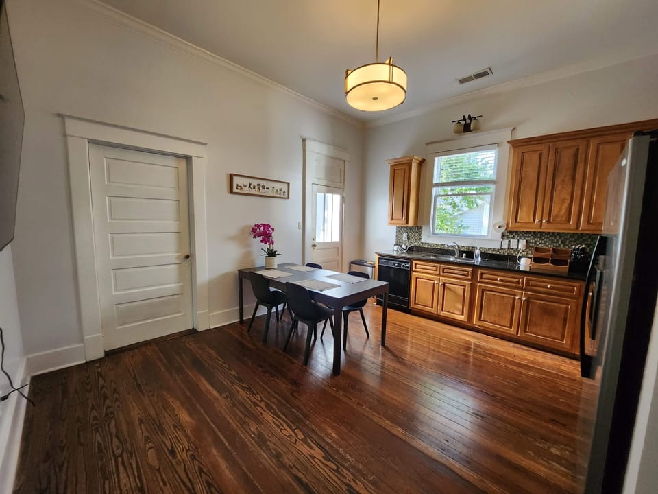 Kitchen & Dining Area