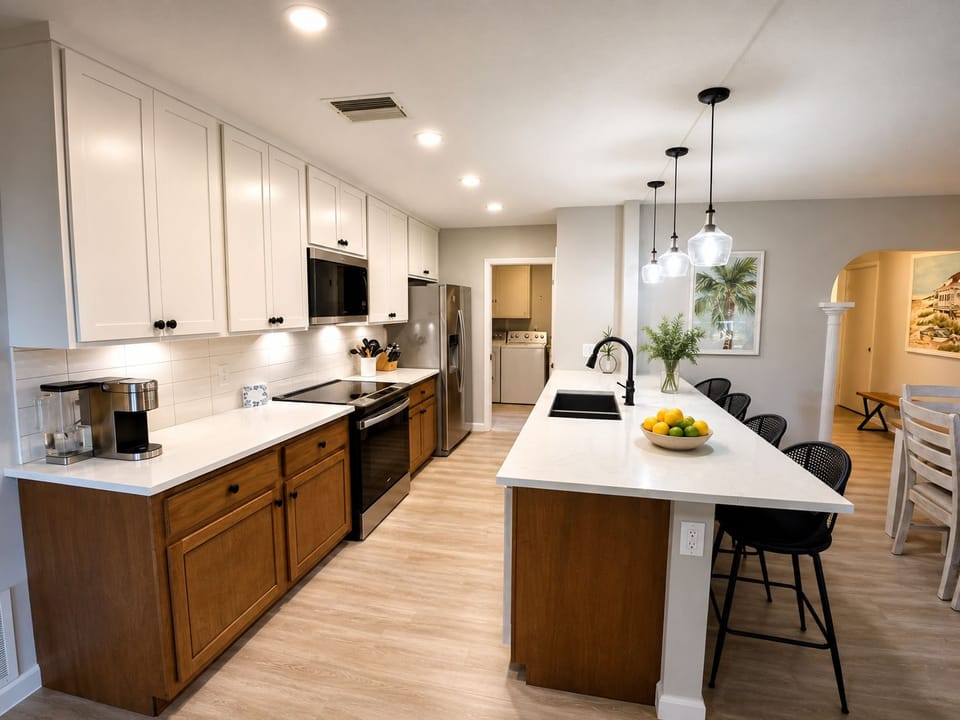 Open, fully-equipped kitchen overlooking the diningarea and living room