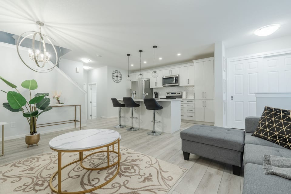 Living Room & Kitchen 