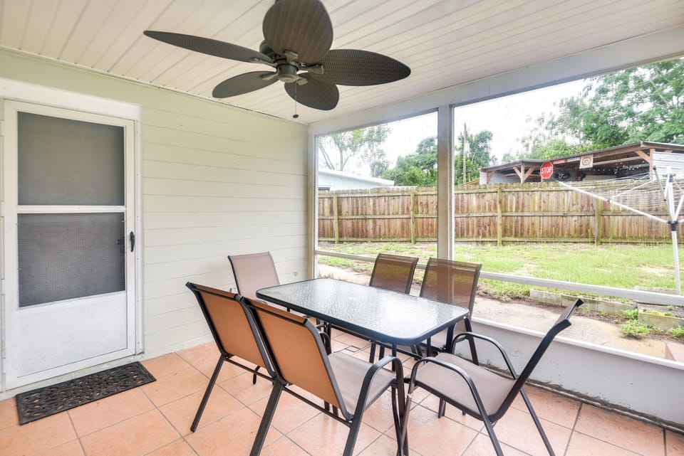 Screened-In Porch | Outdoor Seating & Dining