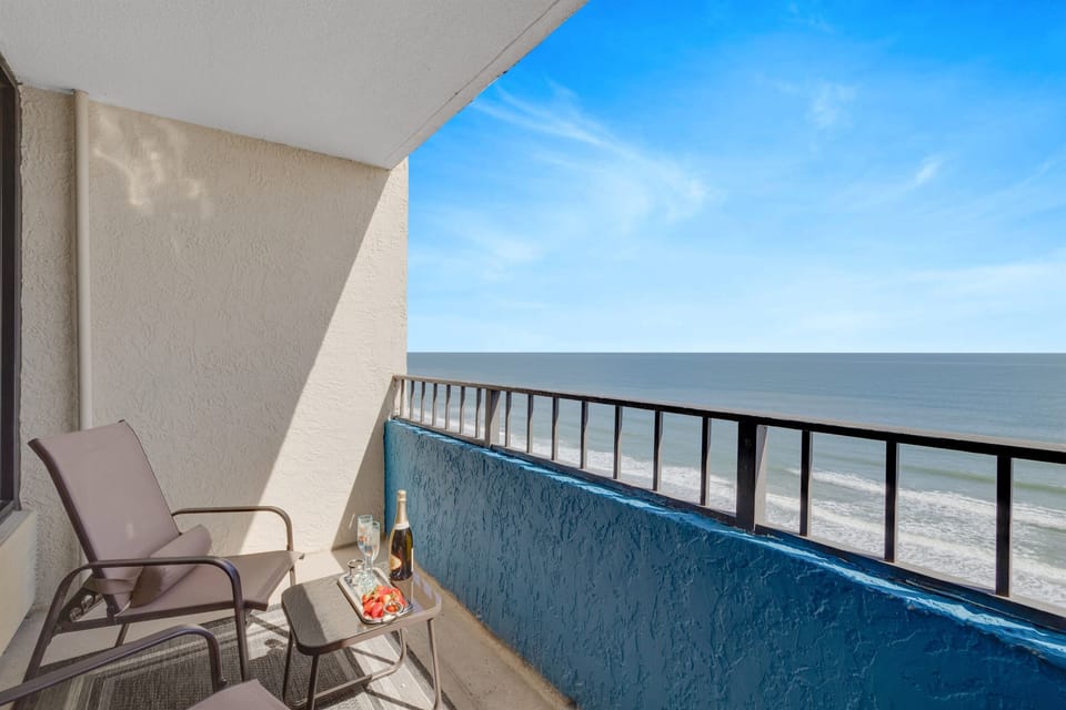 Al fresco paradise: Your personal slice of coastal heaven!