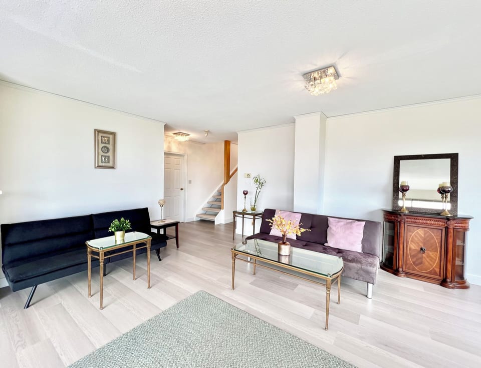 Living room: Panoramic ocean views. Newly renovated brand new furniture