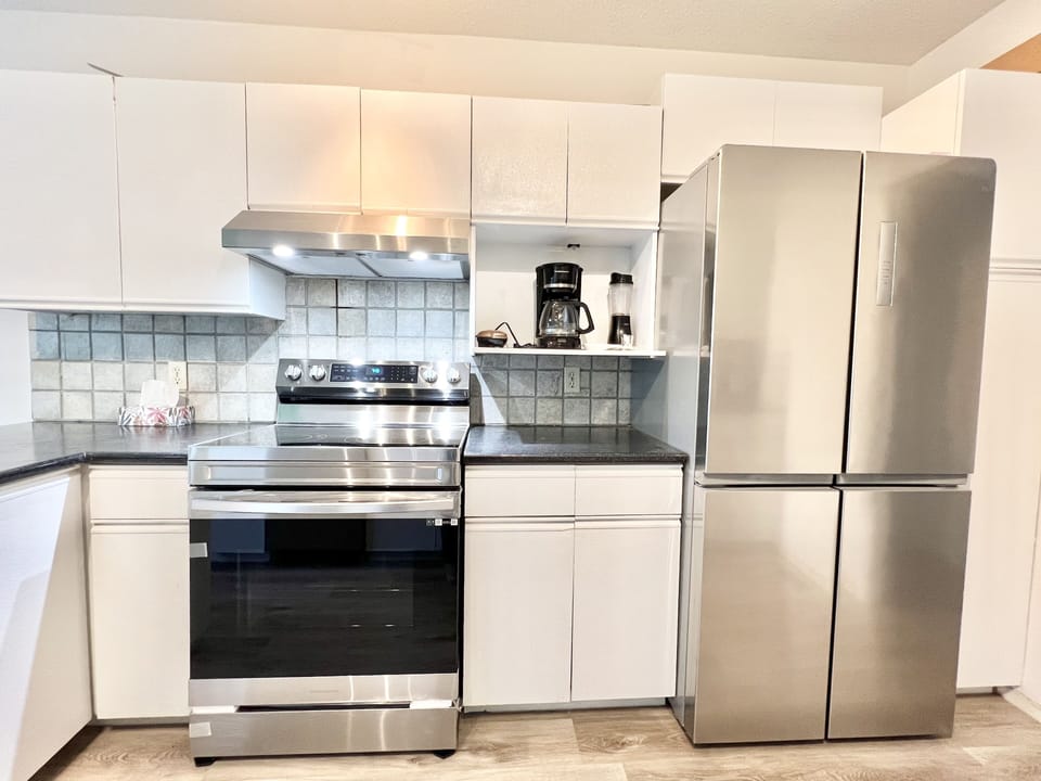 Kitchen:
Brand new appliances, floor, paint