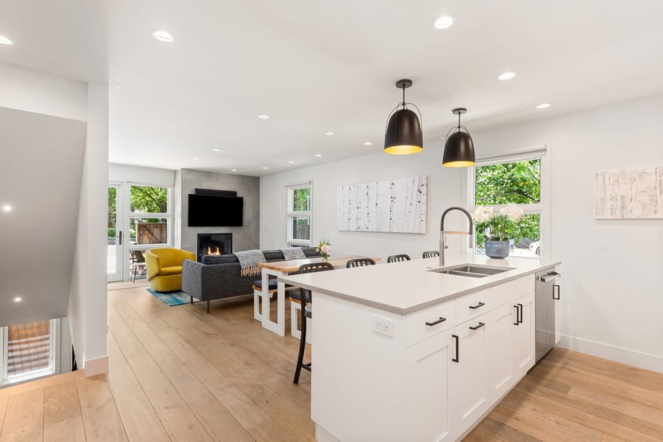 Cozy and professionally-remodeled townhouse with cozy vibes.