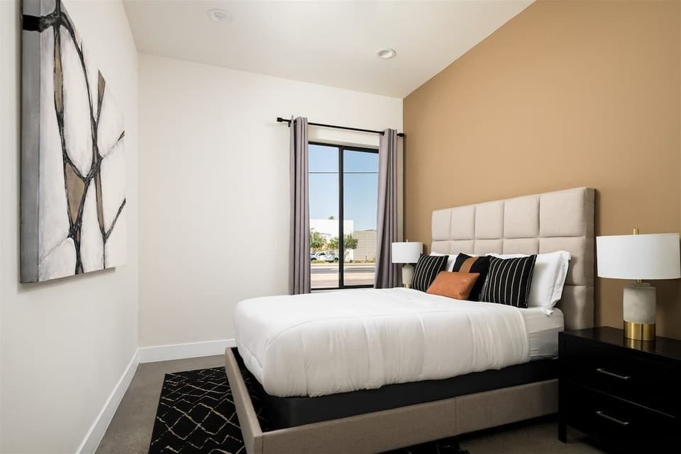 Bedroom 3 - Queen bed