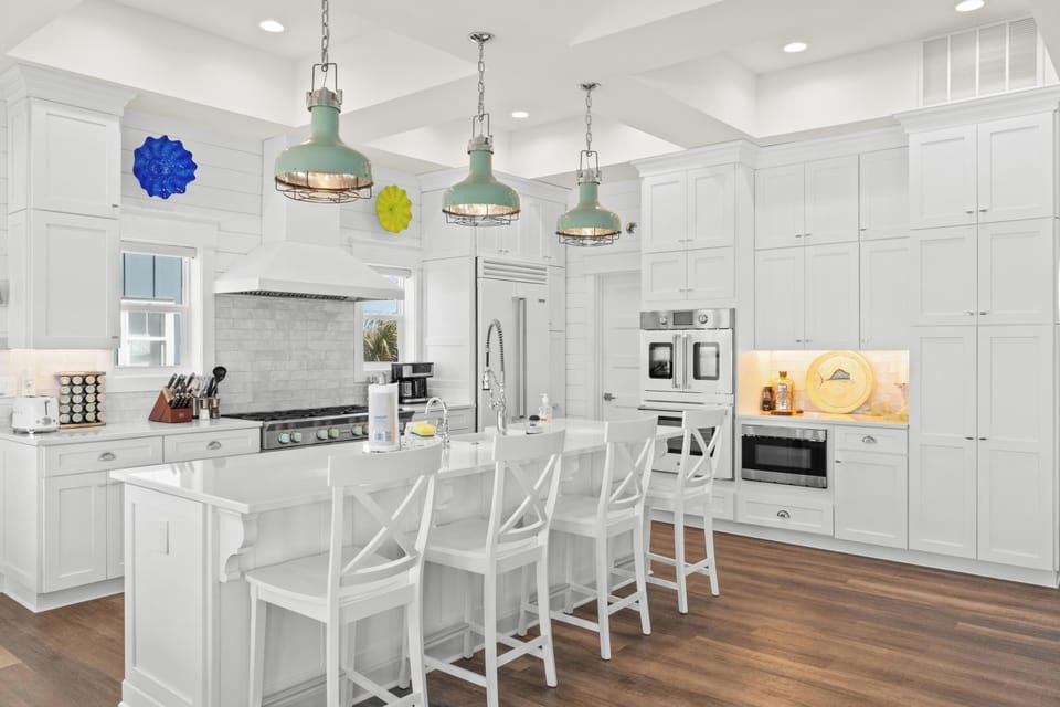 Kitchen with Breakfast Bar